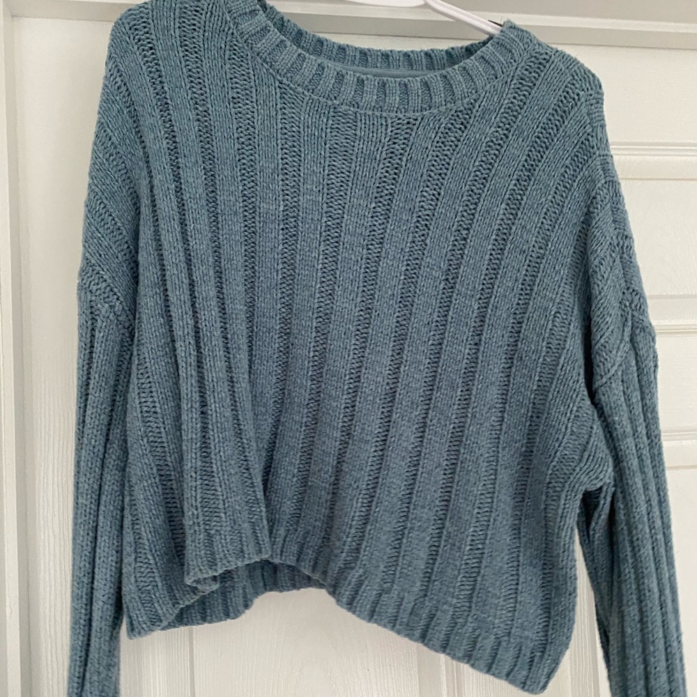 super stylish blue cropped sweater!! NEVER WORN